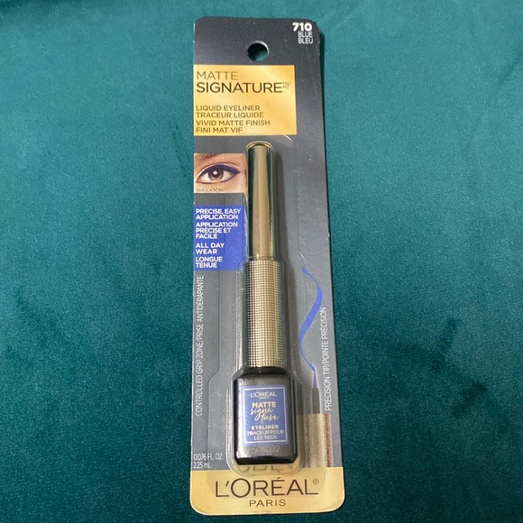 L’Oreal Matte Signature Liquid Eyeliner in Blue